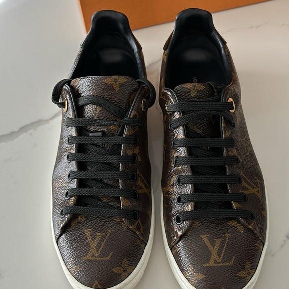 💕SOLD💕Authentic Louis Vuitton FrontRow Sneakers - Picture 4 of 6